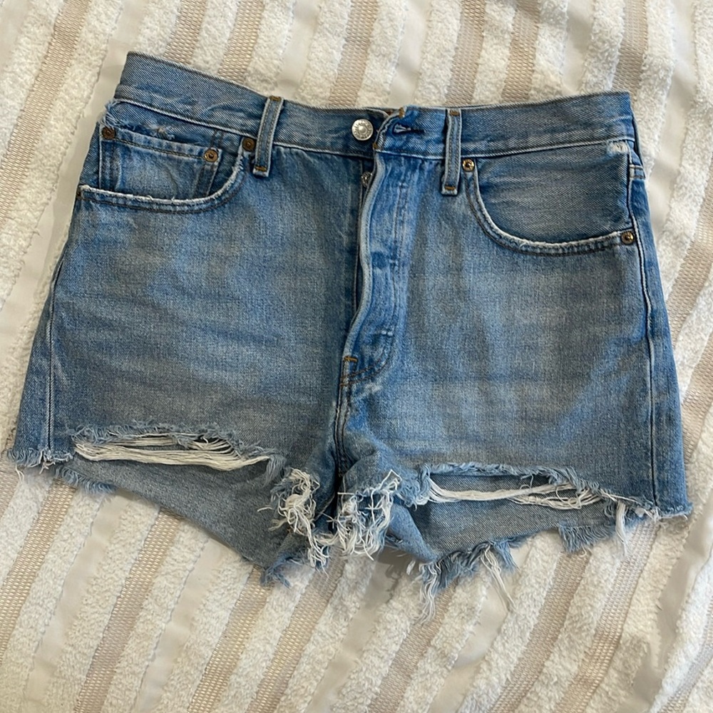 Levi’s 501 cut off jeans